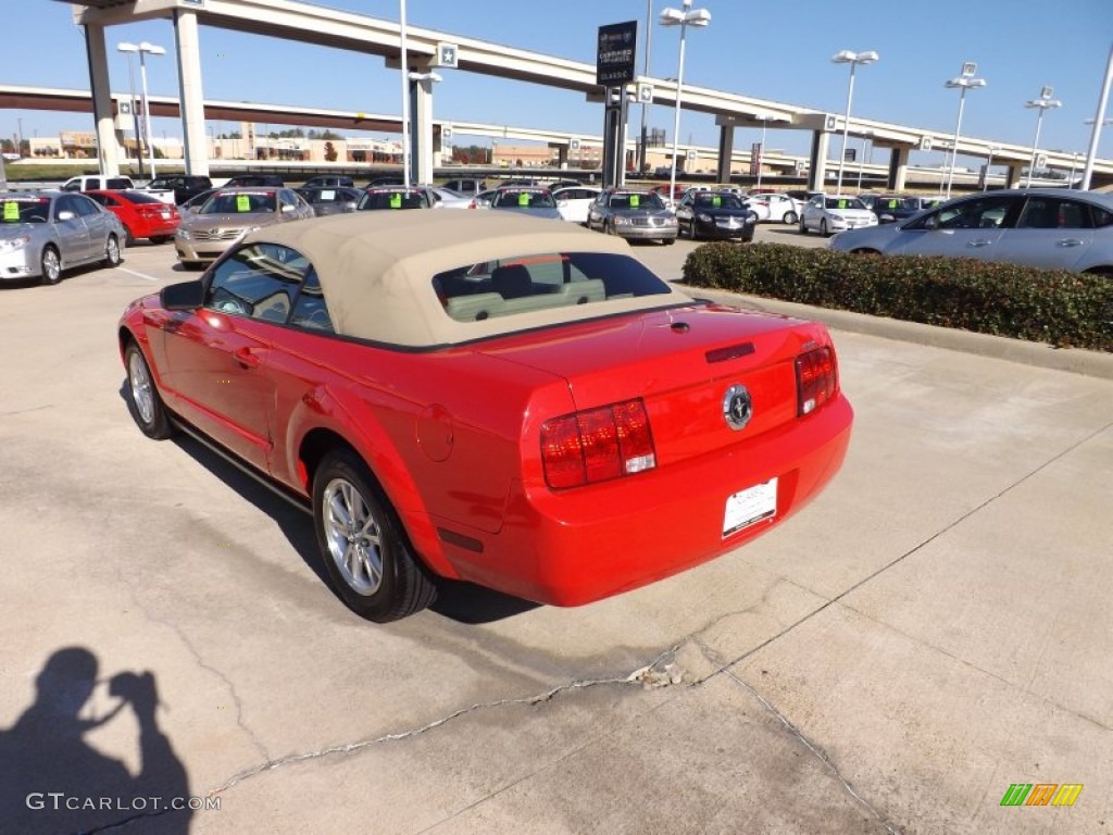 2007 Mustang V6 Premium Convertible - Torch Red / Medium Parchment photo #11