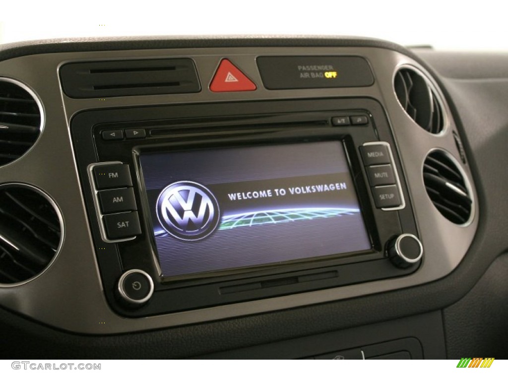 2011 Volkswagen Tiguan SE Controls Photo #73570145