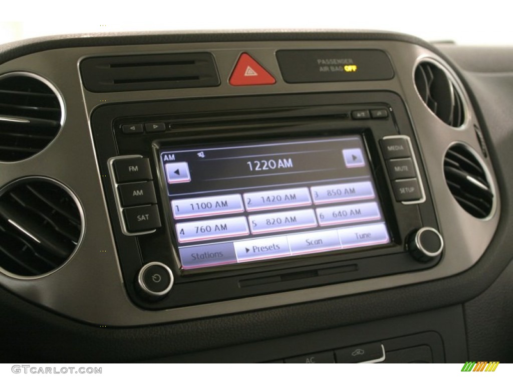 2011 Volkswagen Tiguan SE Audio System Photo #73570162