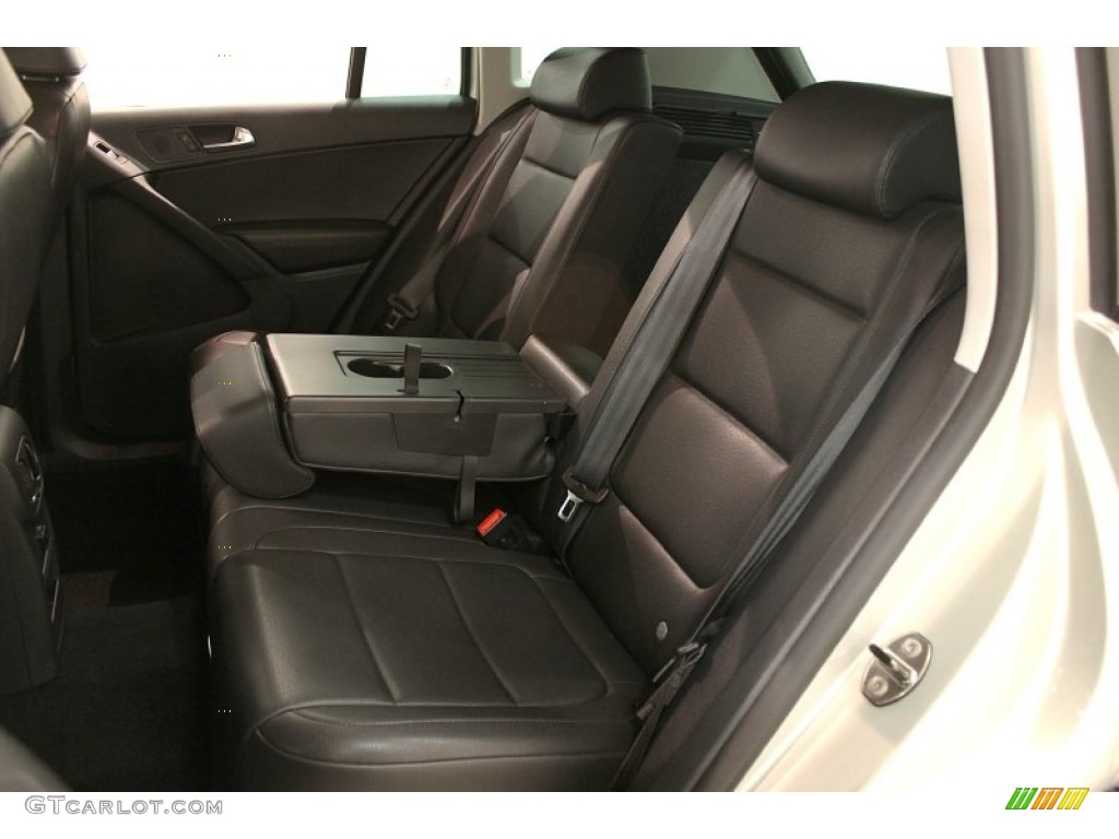 2011 Tiguan SE - White Gold Metallic / Charcoal photo #30