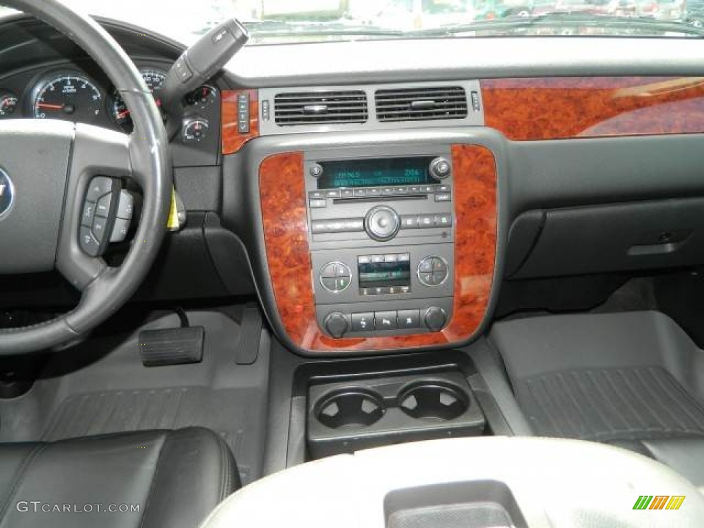 2010 Chevrolet Avalanche LT Controls Photo #73572491