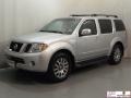 Silver Lightning Metallic - Pathfinder LE Photo No. 4