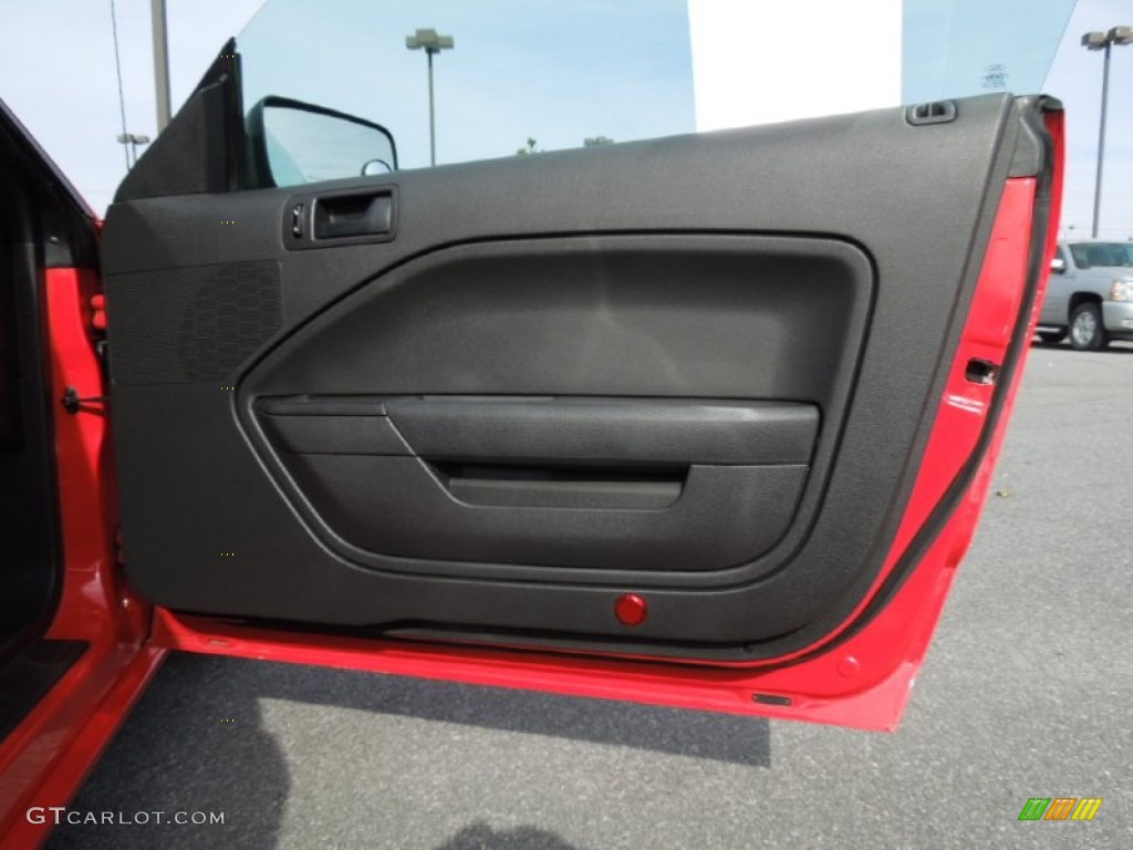 2005 Ford Mustang GT Premium Coupe Dark Charcoal Door Panel Photo #73576370