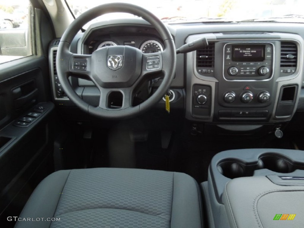 2013 Ram 1500 Express Crew Cab 4x4 Black/Diesel Gray Dashboard Photo #73577783