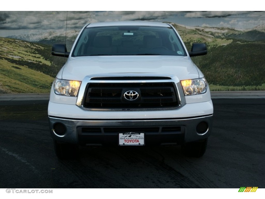 2013 Tundra CrewMax 4x4 - Super White / Graphite photo #3