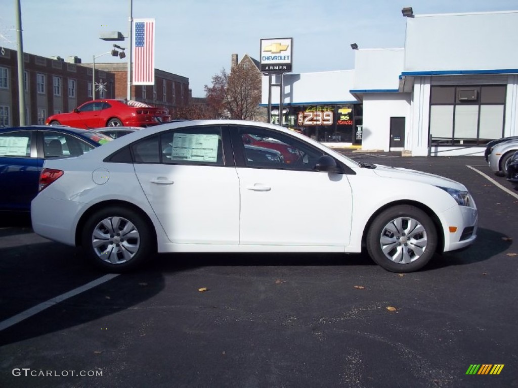 2013 Cruze LS - Summit White / Jet Black/Medium Titanium photo #4