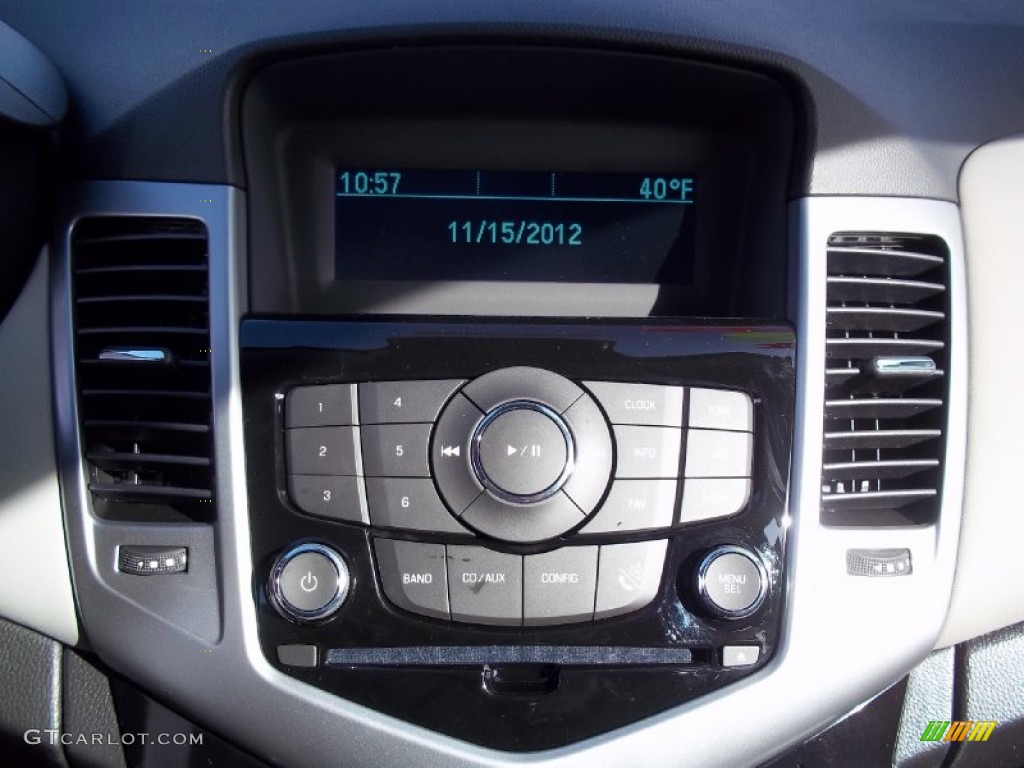 2013 Cruze LS - Summit White / Jet Black/Medium Titanium photo #13
