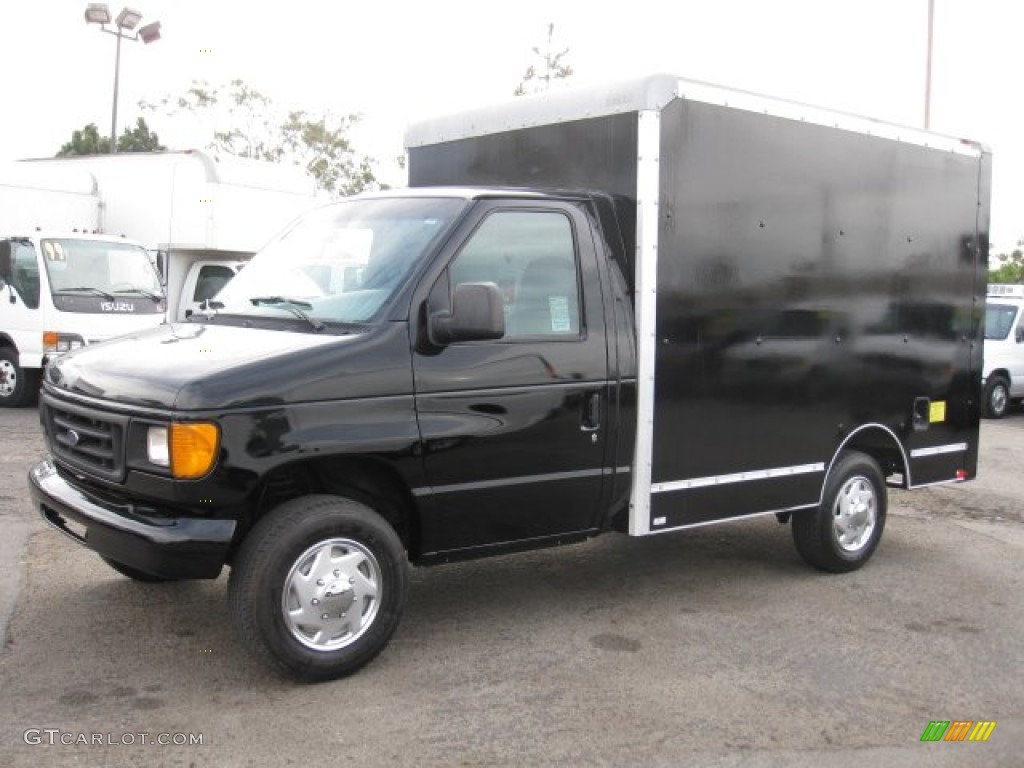 Black 2005 Ford E Series Cutaway E350 Commercial Moving Truck Exterior Photo #73584302