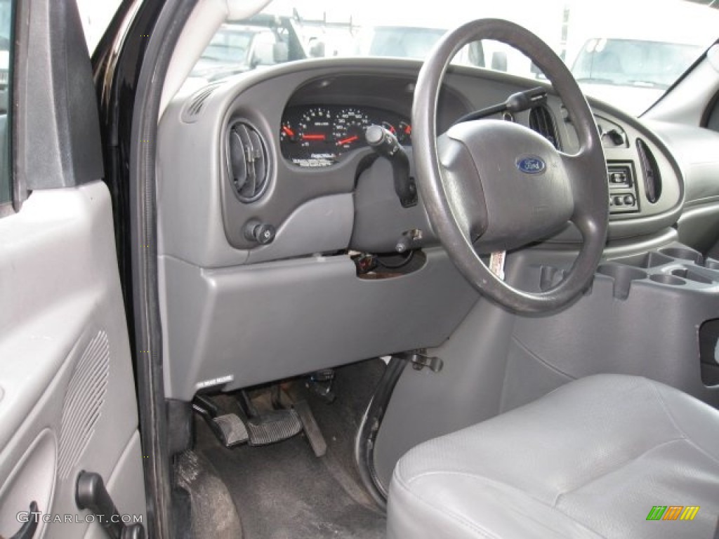 2005 Ford E Series Cutaway E350 Commercial Moving Truck Medium Flint Dashboard Photo #73584419