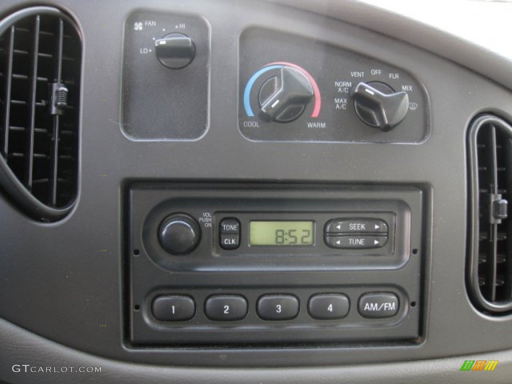 2005 Ford E Series Cutaway E350 Commercial Moving Truck Controls Photo #73584698