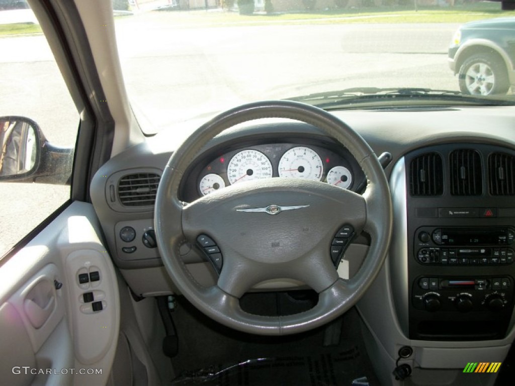 2007 Town & Country Touring - Cognac Crystal Pearl / Dark Khaki/Light Graystone photo #4