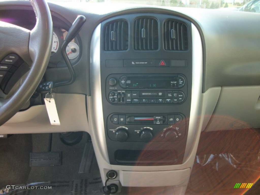 2007 Town & Country Touring - Cognac Crystal Pearl / Dark Khaki/Light Graystone photo #6