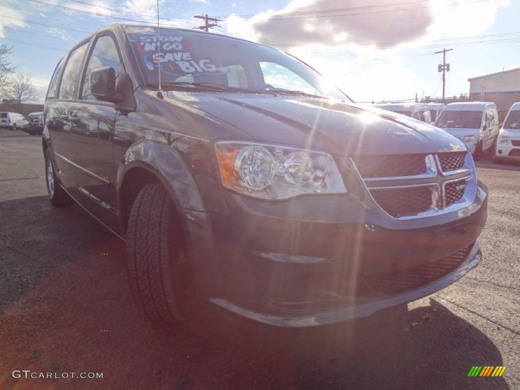 2012 Grand Caravan SXT - Dark Charcoal Pearl / Black/Light Graystone photo #3