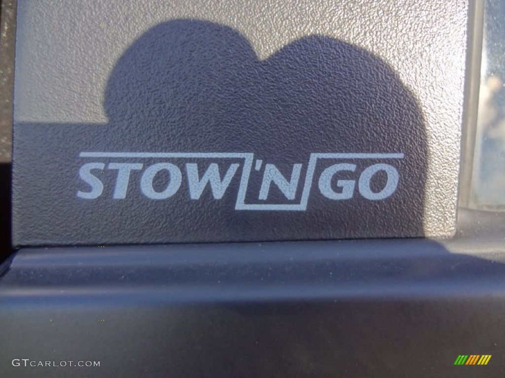 2012 Grand Caravan SXT - Dark Charcoal Pearl / Black/Light Graystone photo #11