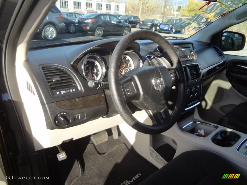 2012 Grand Caravan SXT - Dark Charcoal Pearl / Black/Light Graystone photo #13
