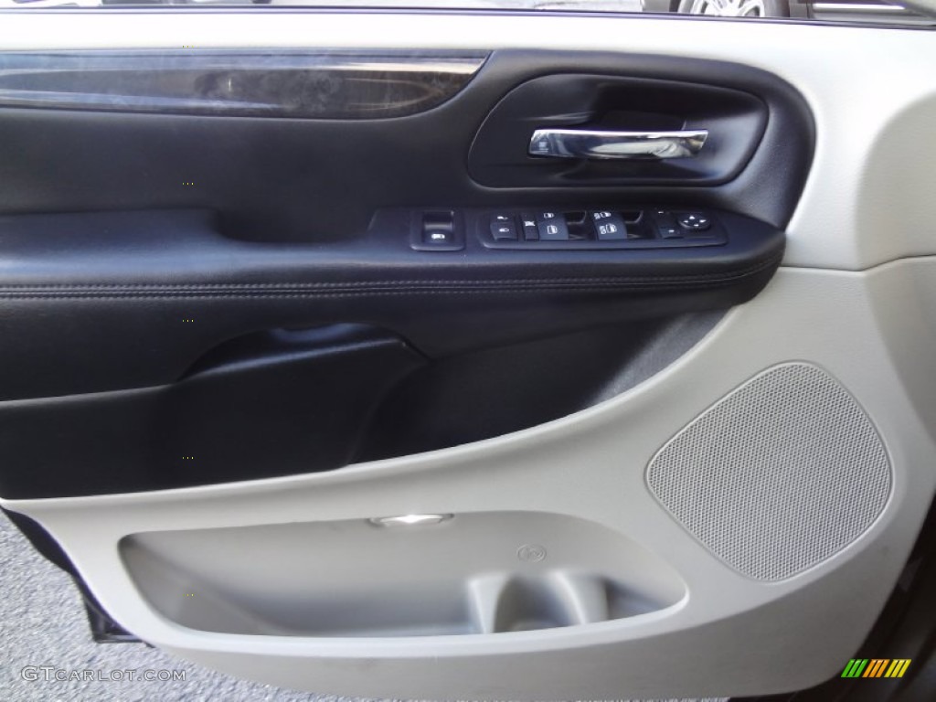 2012 Grand Caravan SXT - Dark Charcoal Pearl / Black/Light Graystone photo #35