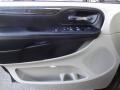 Dark Charcoal Pearl - Grand Caravan SXT Photo No. 35