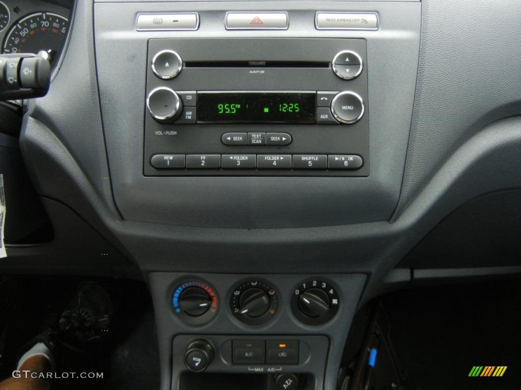 2013 Ford Transit Connect XLT Van Audio System Photo #73590392