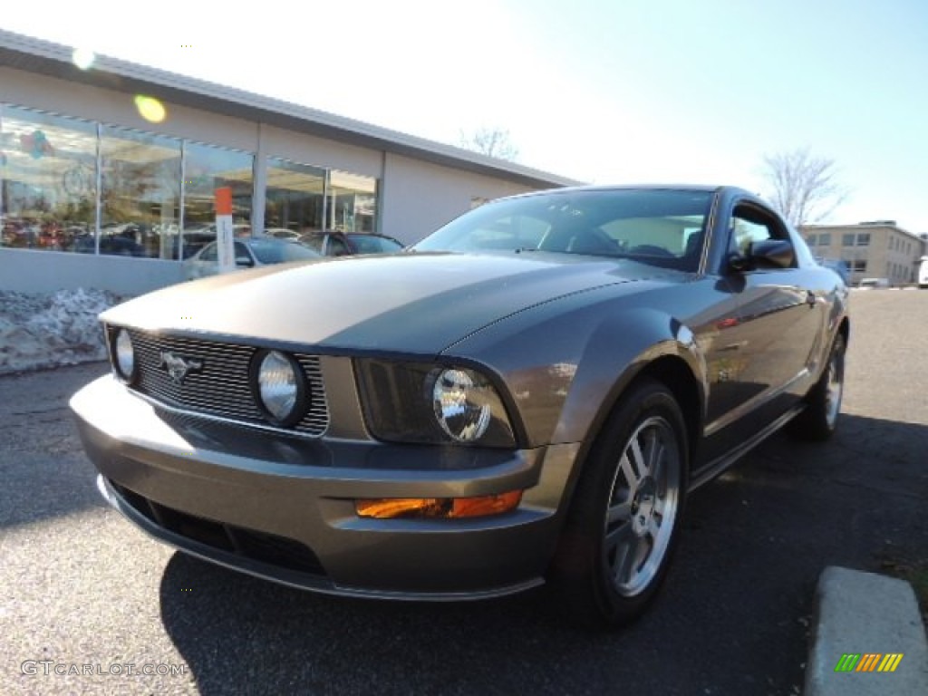 2005 Mustang GT Deluxe Coupe - Mineral Grey Metallic / Dark Charcoal photo #3