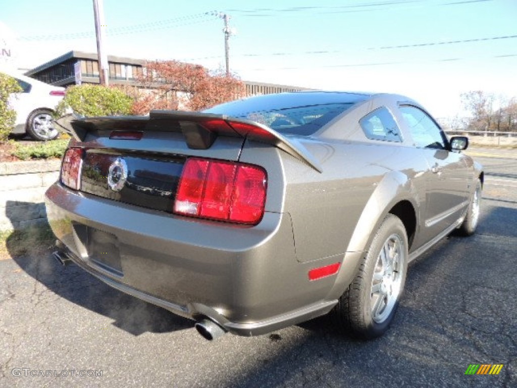 2005 Mustang GT Deluxe Coupe - Mineral Grey Metallic / Dark Charcoal photo #4