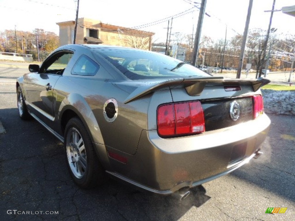 2005 Mustang GT Deluxe Coupe - Mineral Grey Metallic / Dark Charcoal photo #7