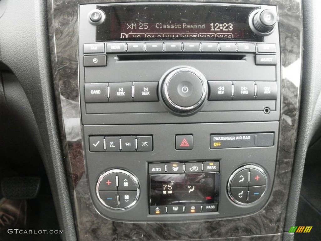 2012 GMC Acadia Denali AWD Controls Photo #73590908