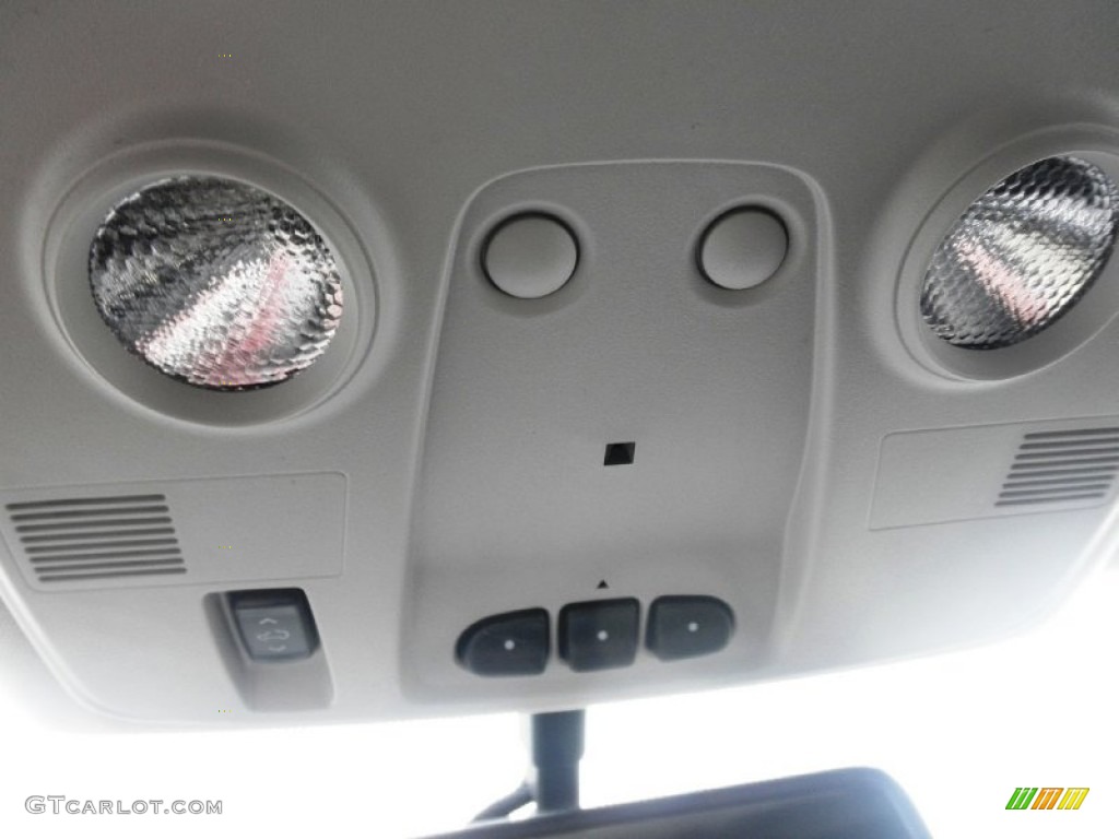 2012 GMC Acadia Denali AWD Controls Photo #73591004