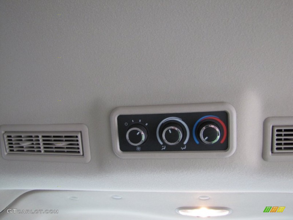 2009 Chevrolet Express LS 1500 AWD Passenger Van Controls Photo #73591781