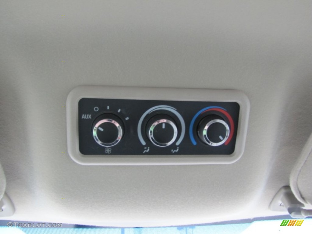 2009 Express LS 1500 AWD Passenger Van - Sandstone Metallic / Neutral photo #24