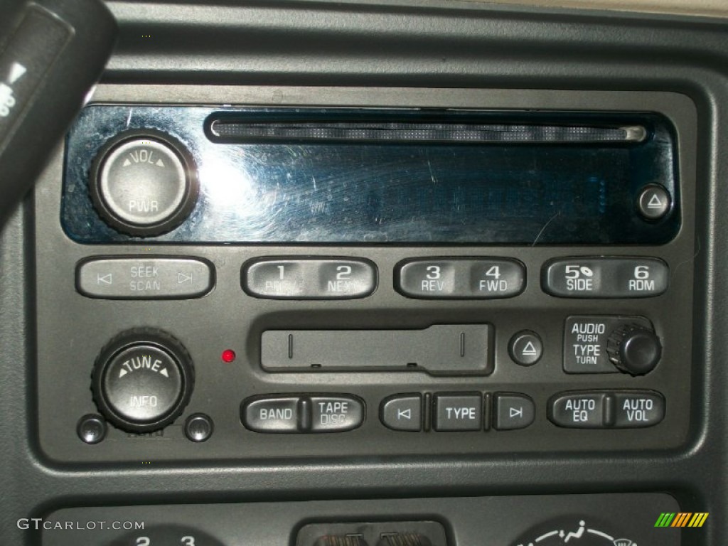 2005 Chevrolet Silverado 1500 LS Extended Cab Audio System Photos