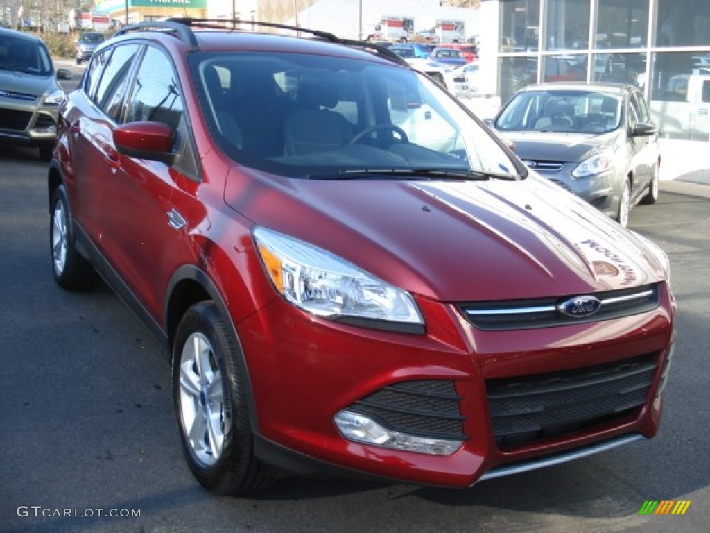 2013 Escape SE 2.0L EcoBoost 4WD - Ruby Red Metallic / Charcoal Black photo #2