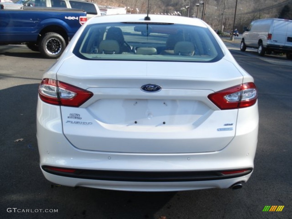 2013 Fusion SE 1.6 EcoBoost - White Platinum Metallic Tri-coat / Dune photo #7