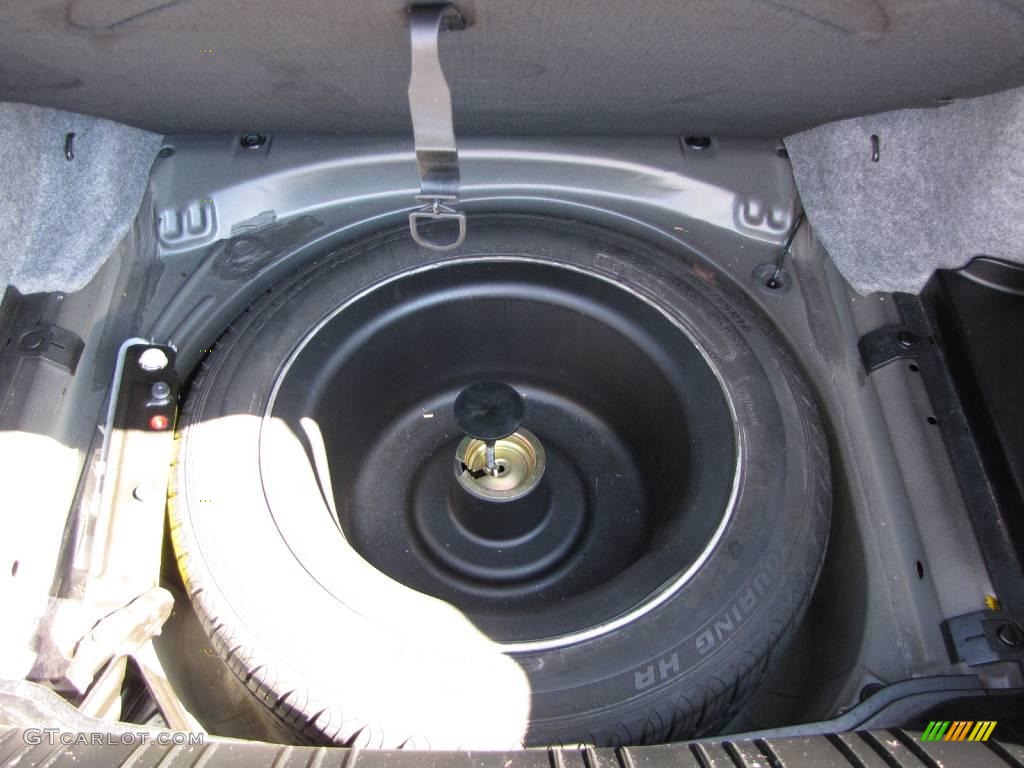 2004 3 Series 325i Sedan - Jet Black / Sand photo #23