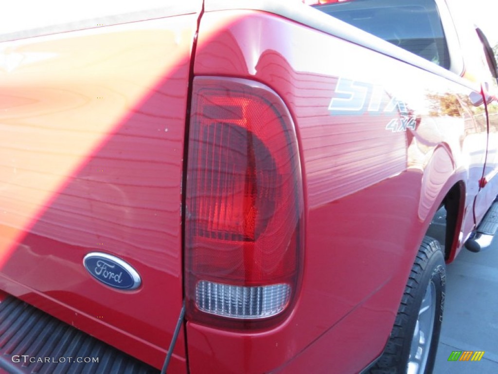 2004 F150 STX Heritage SuperCab 4x4 - Bright Red / Heritage Graphite Grey photo #17