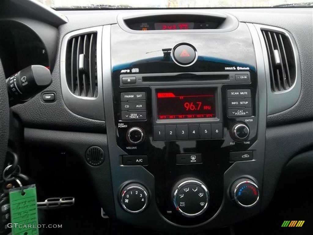 2011 Kia Forte Koup SX Controls Photo #73617479
