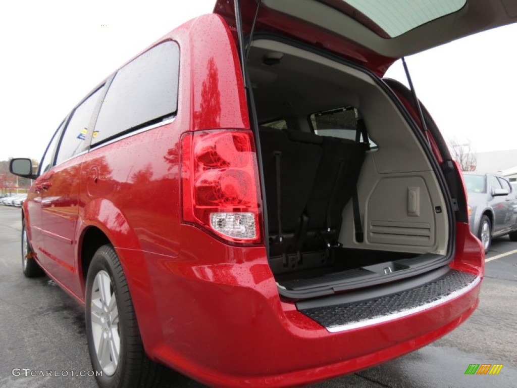 2013 Grand Caravan Crew - Redline 2 Coat Pearl / Black/Light Graystone photo #9