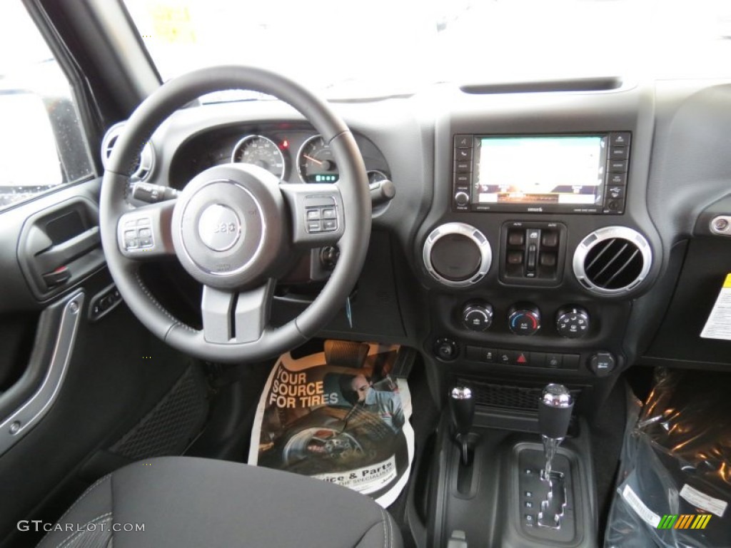 2013 Jeep Wrangler Unlimited Rubicon 4x4 Black Dashboard Photo #73625621