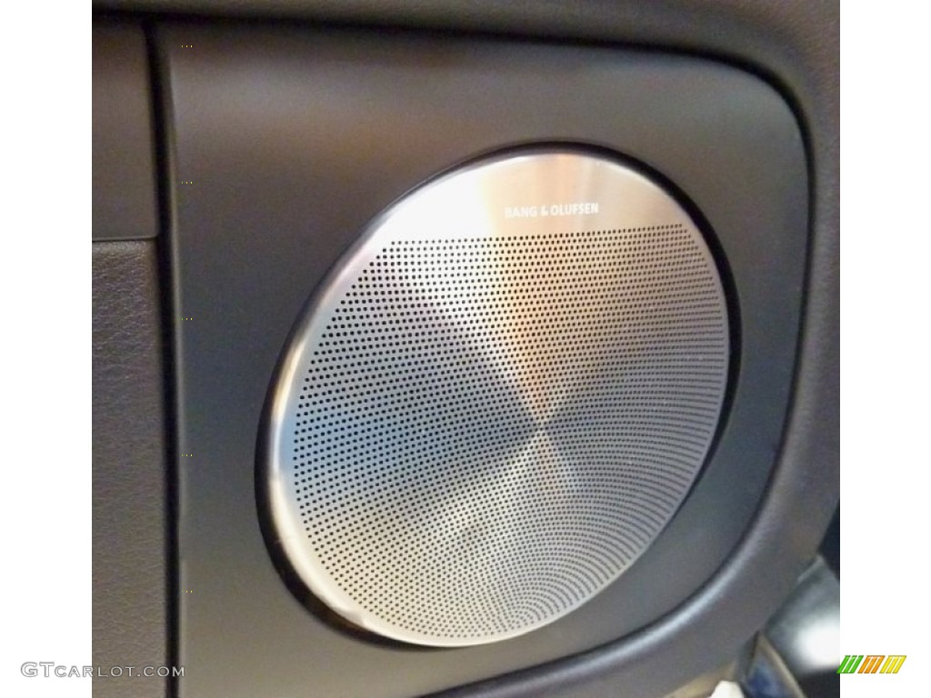 2008 Audi A8 4.2 quattro Audio System Photos