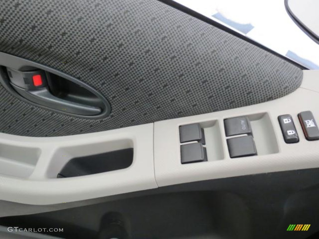 2009 Yaris 5 Door Liftback - Carmine Red Metallic / Dark Charcoal photo #11