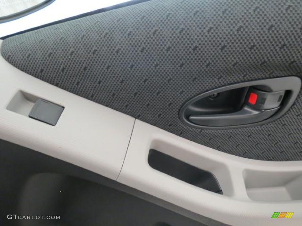 2009 Yaris 5 Door Liftback - Carmine Red Metallic / Dark Charcoal photo #21