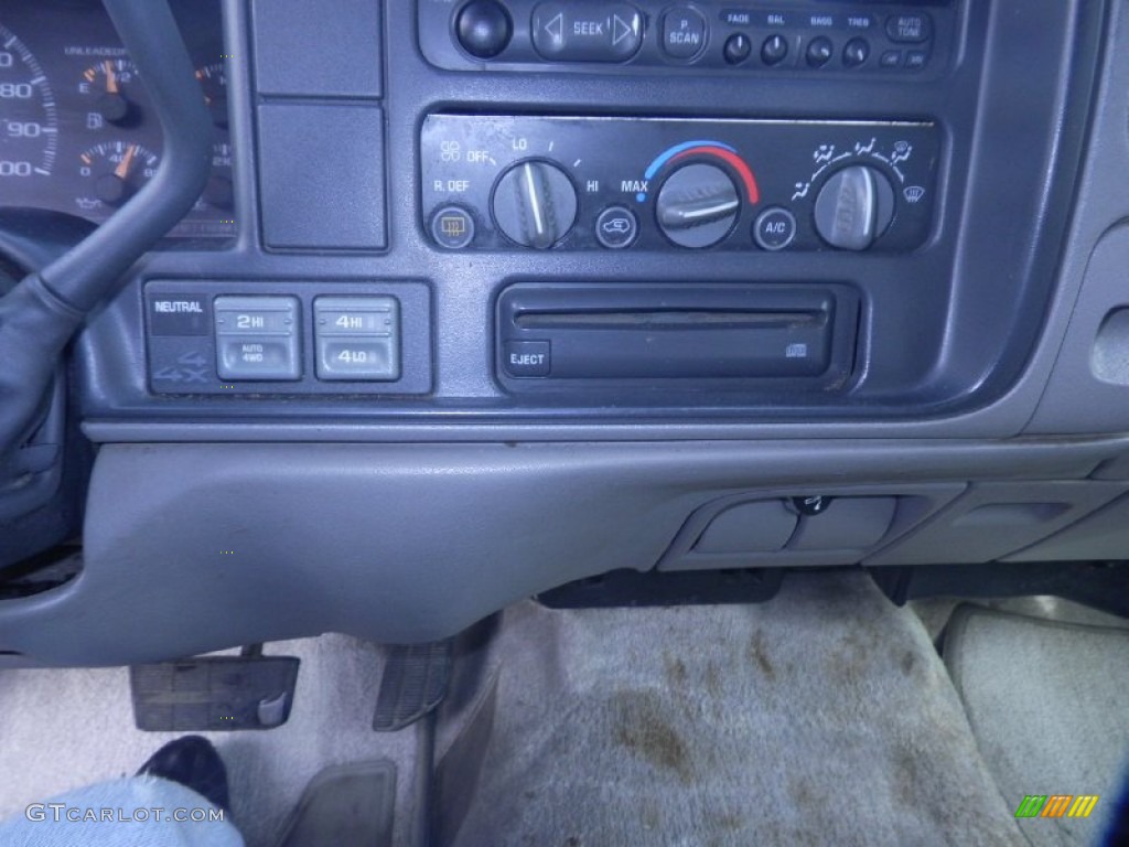 1999 Tahoe LT 4x4 - Victory Red / Gray photo #11