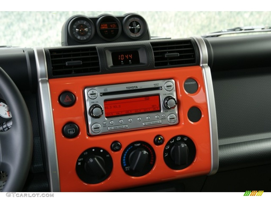 2013 Toyota FJ Cruiser 4WD Controls Photo #73638885
