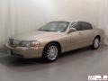 2004 Pueblo Gold Metallic Lincoln Town Car Signature  photo #4