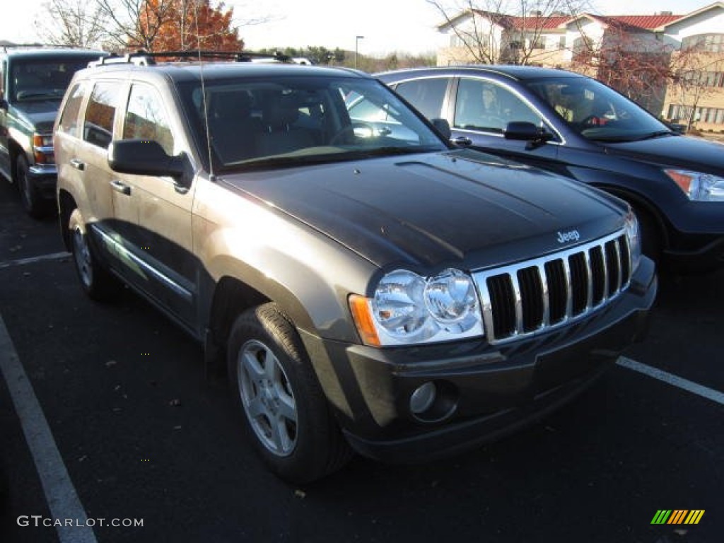 2005 Grand Cherokee Limited 4x4 - Dark Khaki Pearl / Khaki photo #1