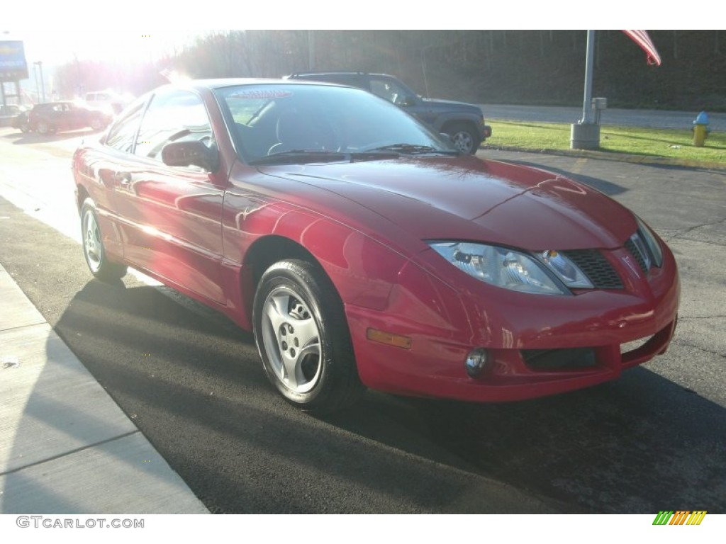 2005 Sunfire Coupe - Victory Red / Graphite photo #2