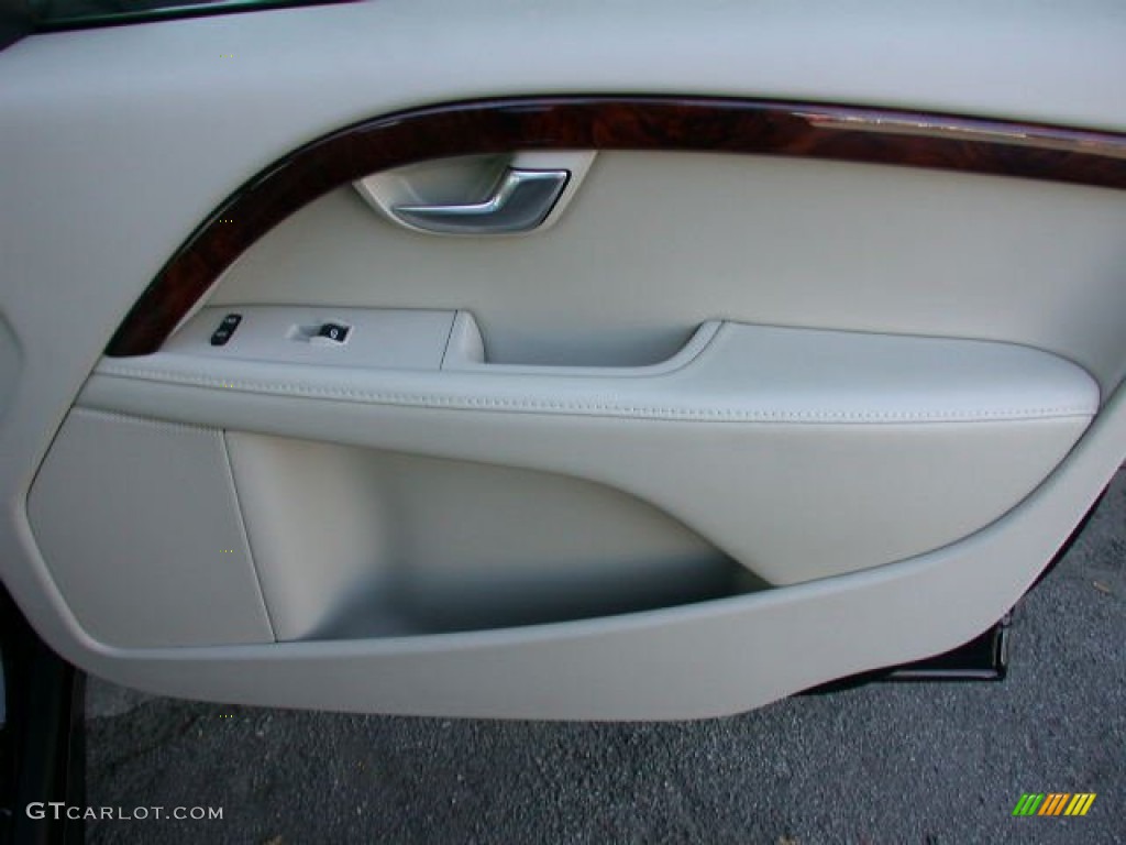 2010 Volvo S80 T6 AWD Sandstone Door Panel Photo #73659046