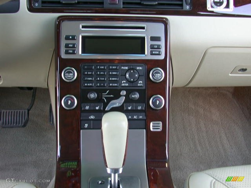 2010 Volvo S80 T6 AWD Controls Photo #73659183