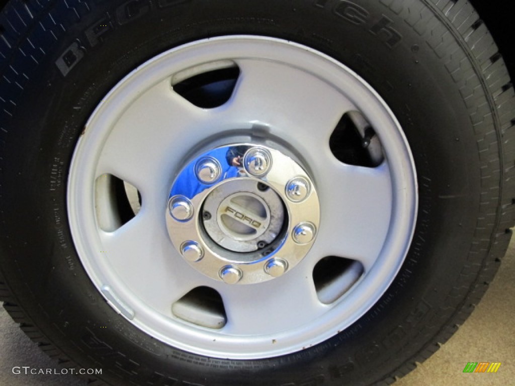 2006 Ford F350 Super Duty XL Crew Cab 4x4 Wheel Photo #73667022