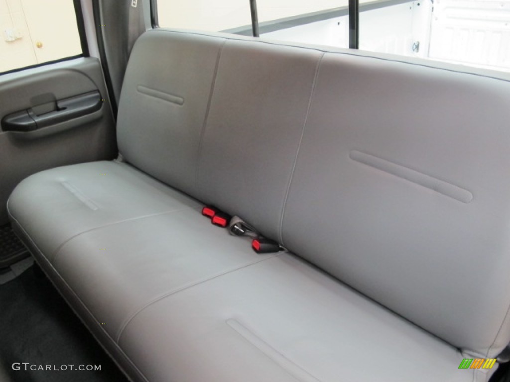2006 Ford F350 Super Duty XL Crew Cab 4x4 Rear Seat Photo #73667106