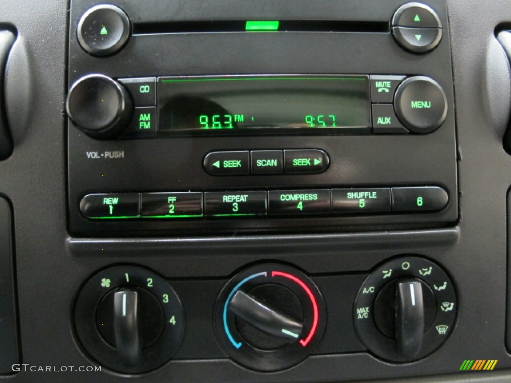 2006 Ford F350 Super Duty XL Crew Cab 4x4 Controls Photo #73667298